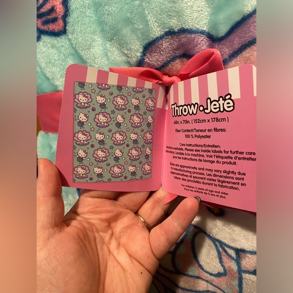 NWT Hello Kitty Mermaid Fleece Throw Blanket - Picture 5 of 5